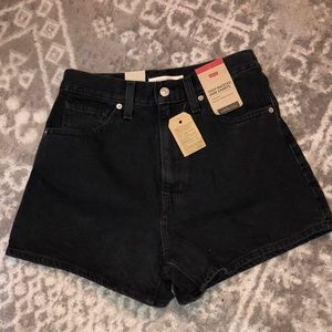 Levi’s Black High Waisted Mom Short